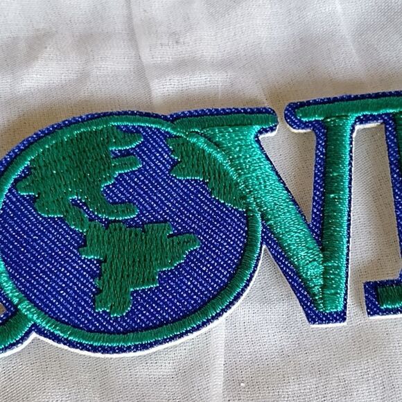 LOVE with World Patch/ÀPPLIQUE - Picture 2 of 3